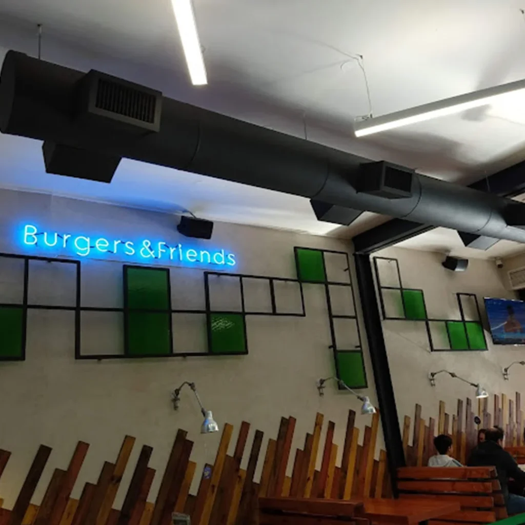 Salón de Dean & Dennys